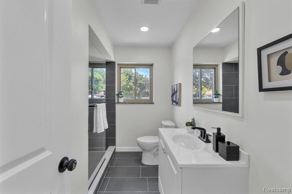 26327 Woodworth Circle, Dearborn Heights, MI 48127 — Photo 18