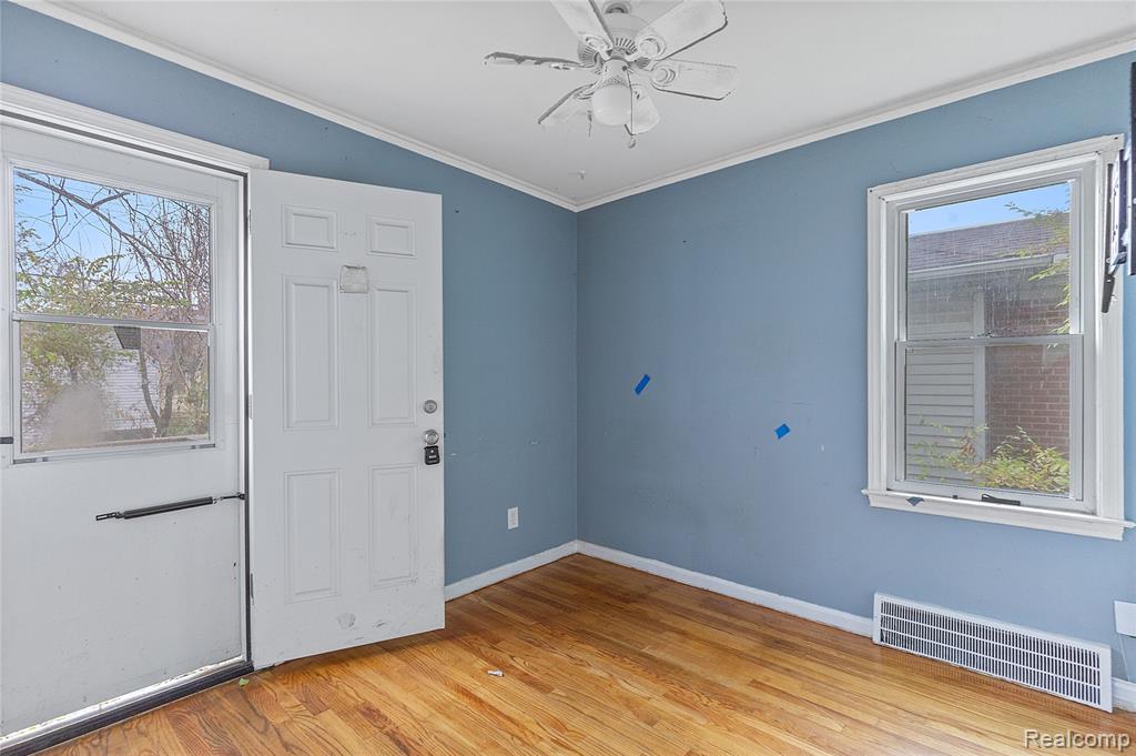 20301 KENOSHA Street, Harper Woods, MI 48225 — Photo 13