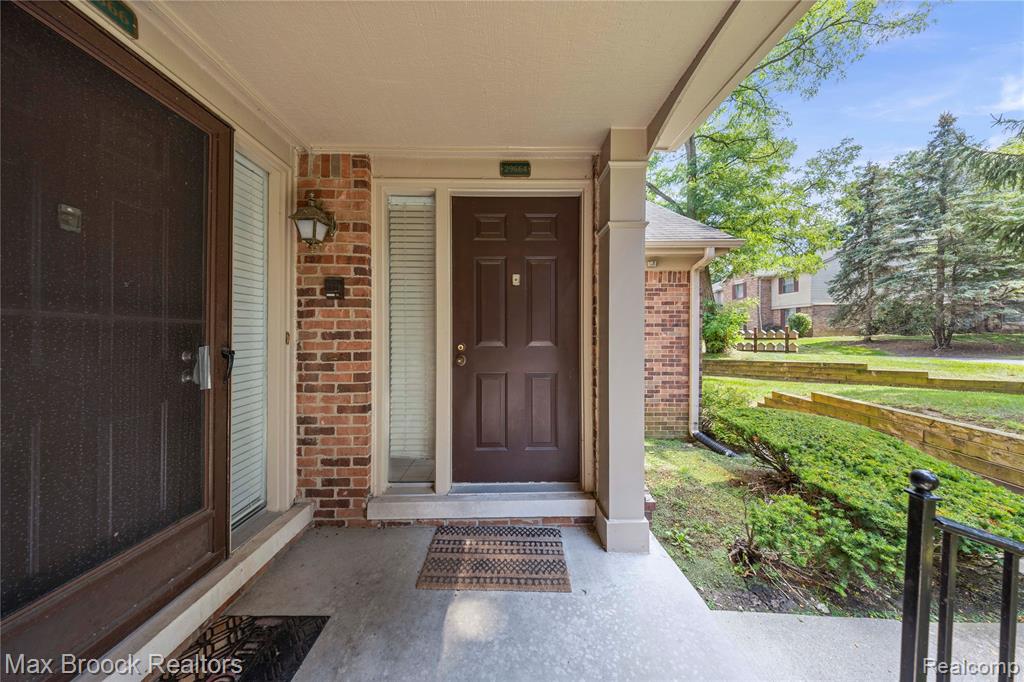 29664 Pine Ridge Circle, Farmington Hills, MI 48331 — Photo 5