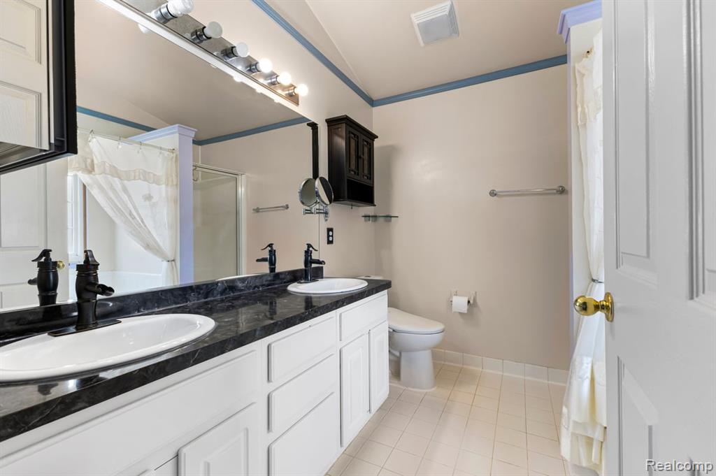 8886 Stonebridge Court, Van Buren, MI 48111 — Photo 20