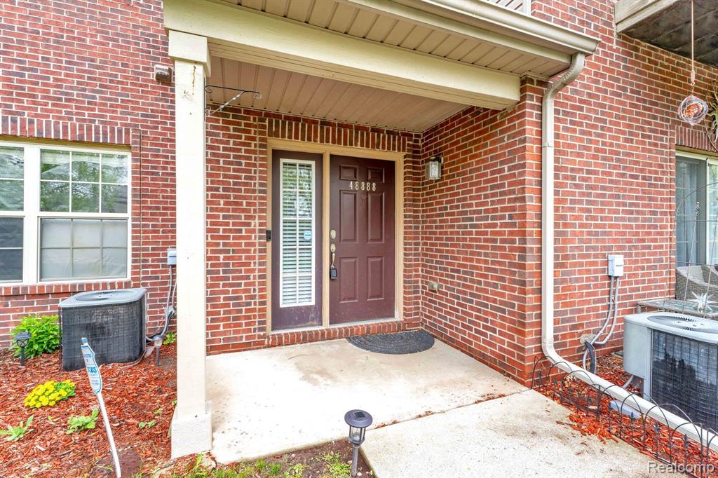 48888 Amanda Lane, Shelby Twp, MI 48317 — Photo 3