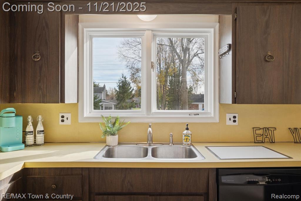 5593 Woodwind Drive, Bloomfield Hills, MI 48301 — Photo 32