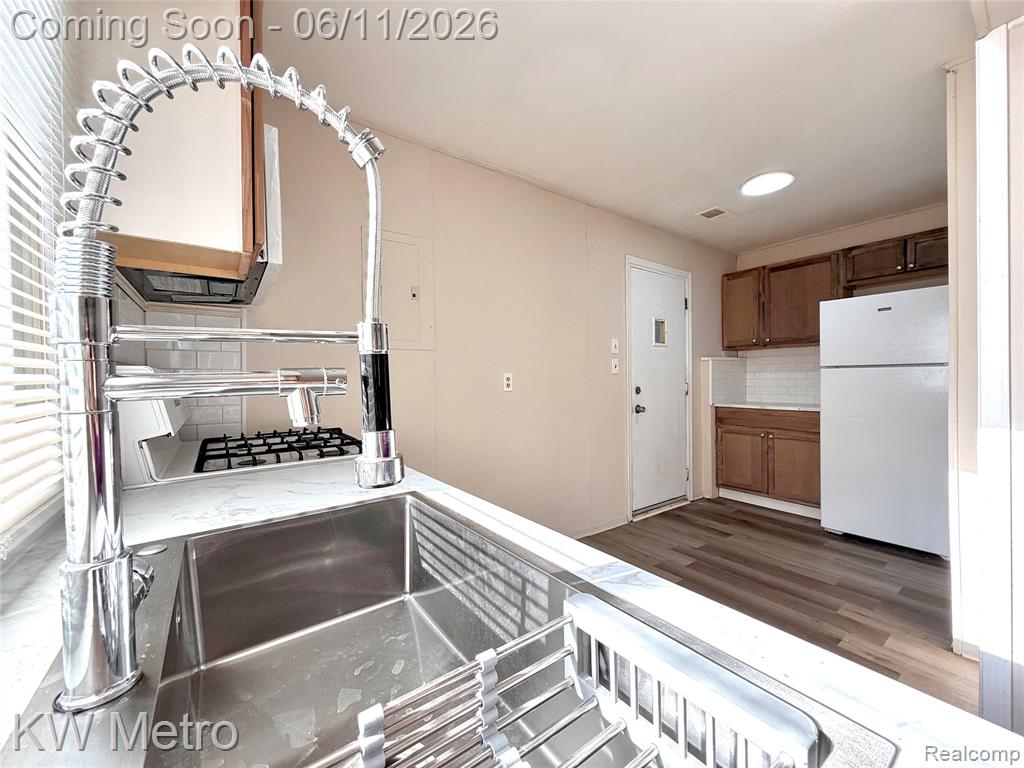 53 E Brickley Avenue, Hazel Park, MI 48030 — Photo 11