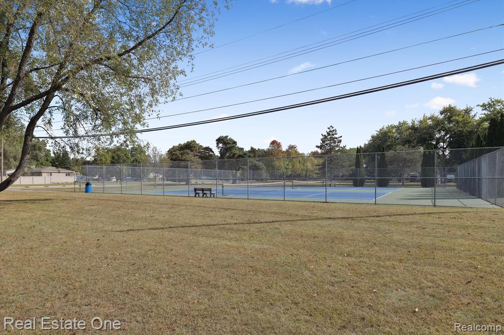 2436 Woodlawn Street, Wolverine Lake, MI 48390 — Photo 40