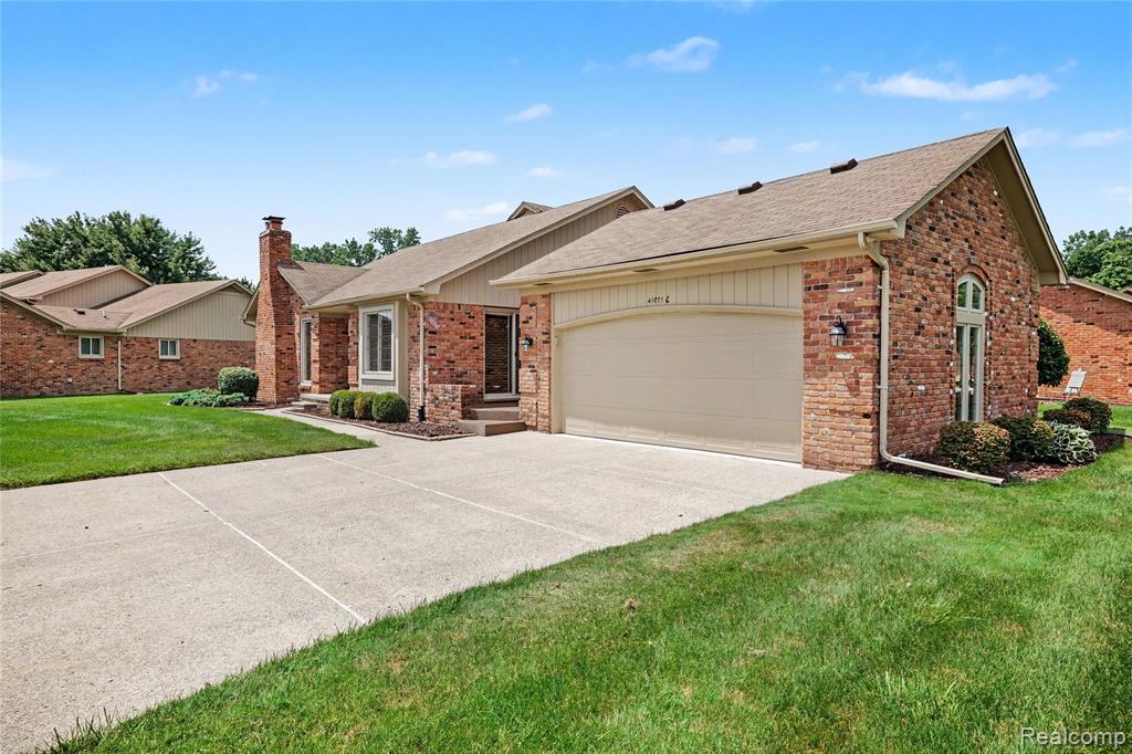 41071 E Rosewood Drive, Clinton Twp, MI 48038 — Photo 2