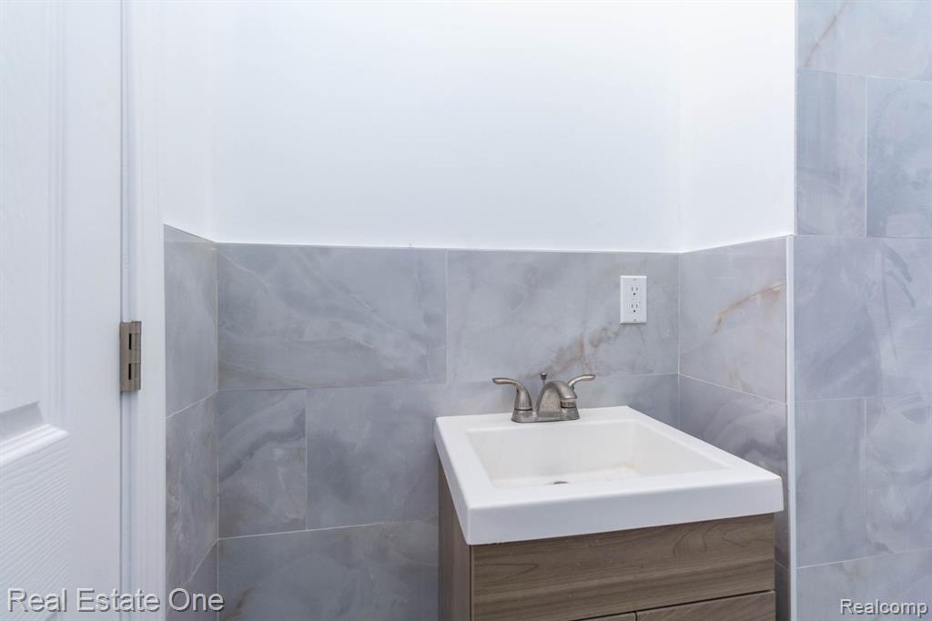 8704 Smart Street, Detroit, MI 48210 — Photo 24