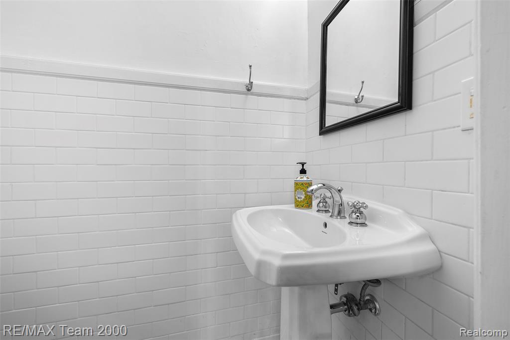 2900 E Jefferson Avenue, 61-C8, Detroit, MI 48207 — Photo 26