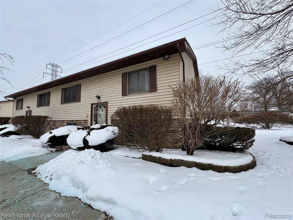 <p>Featured Listings</p>