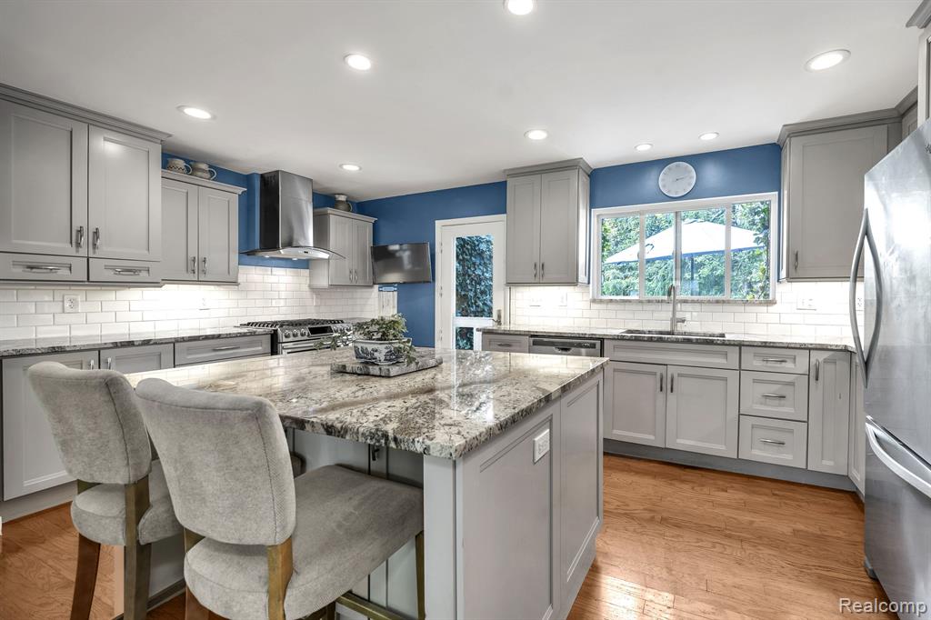 4540 BURNLEY Drive, Bloomfield Hills, MI 48304 — Photo 12
