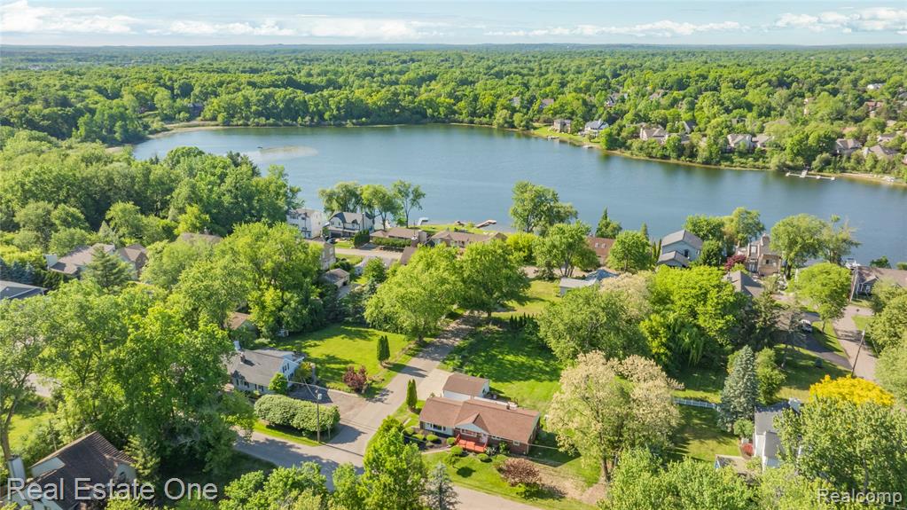 6740 Brockhurst Boulevard, West Bloomfield, MI — Photo 47