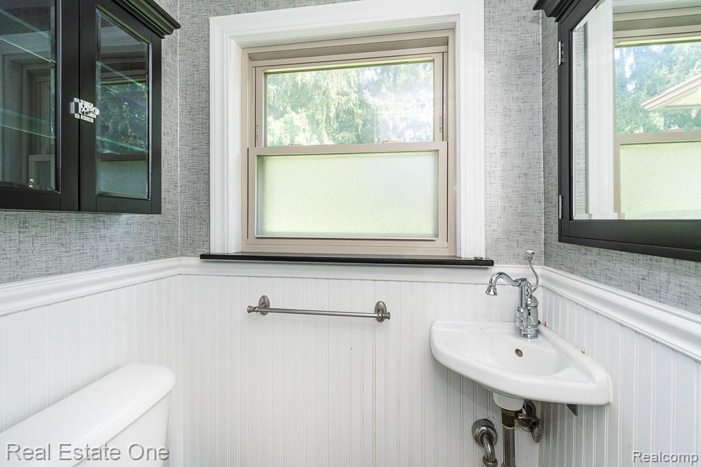 5055 Eastbrook Court, Utica, MI 48316 — Photo 16