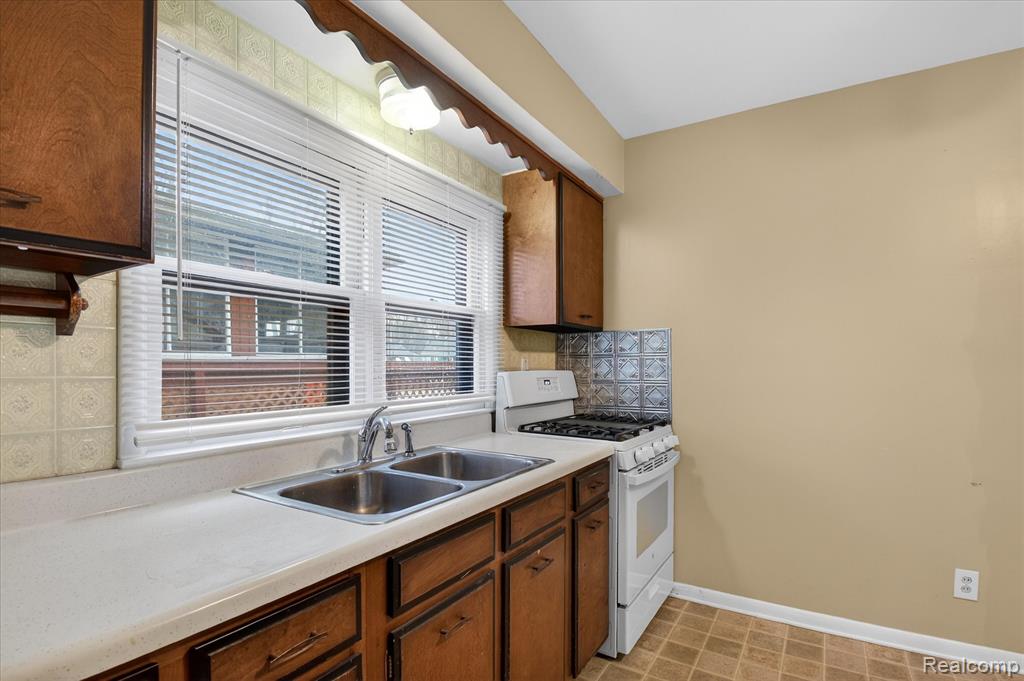 435 E Grand Boulevard, Ypsilanti, MI 48198 — Photo 18