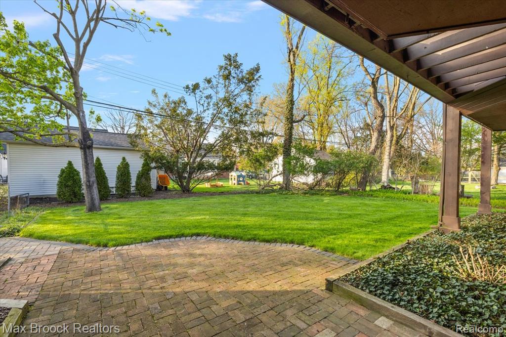 32321 Arlington Drive, Beverly Hills, MI 48025 — Photo 23