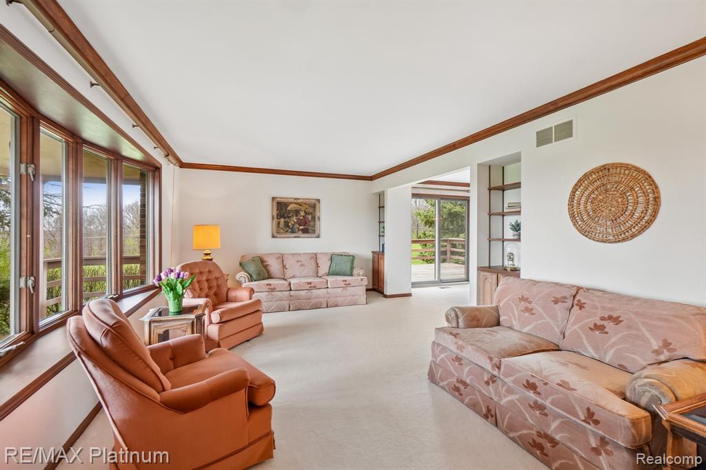 555 Crawford Farm Lane, Milford, MI 48380 — Photo 11