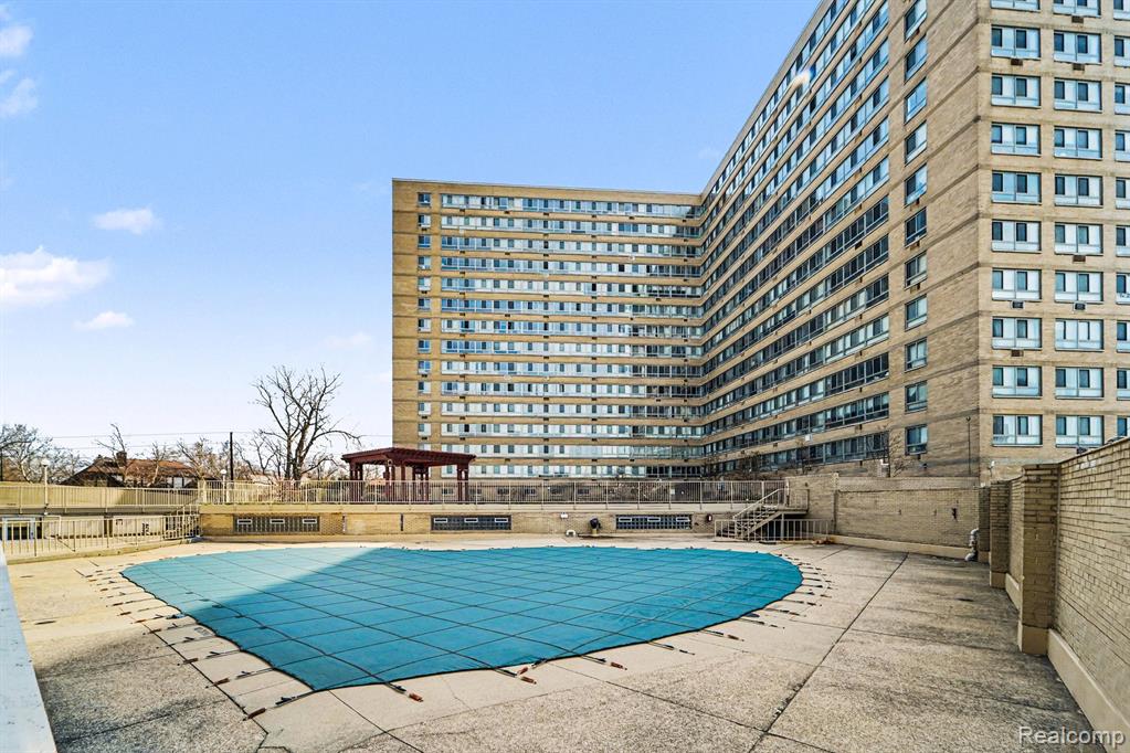 8900 E Jefferson Avenue, 729, Detroit, MI 48214 — Photo 2