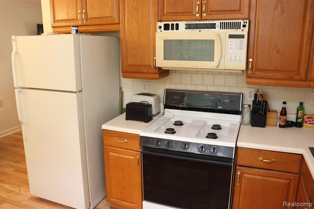 937 BARNEY Avenue, Flint, MI 48503 — Photo 6
