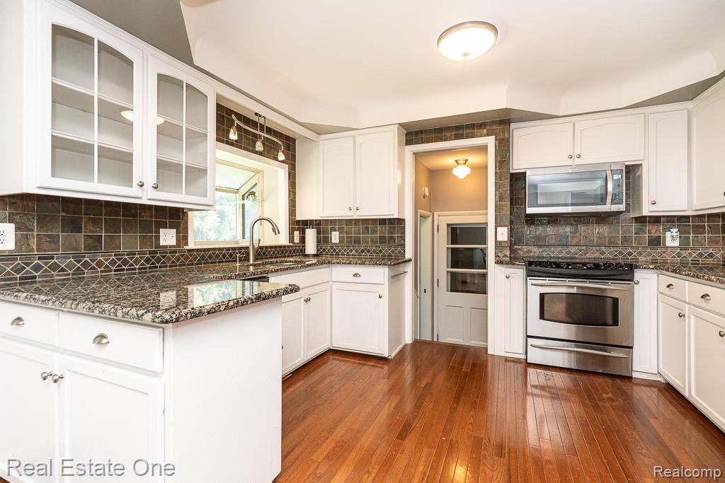 5055 Eastbrook Court, Utica, MI 48316 — Photo 8