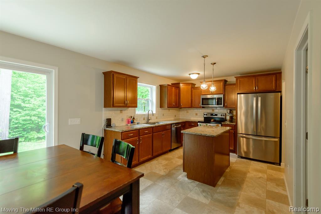 42880 Frederick Court, Belleville, MI 48111 — Photo 8