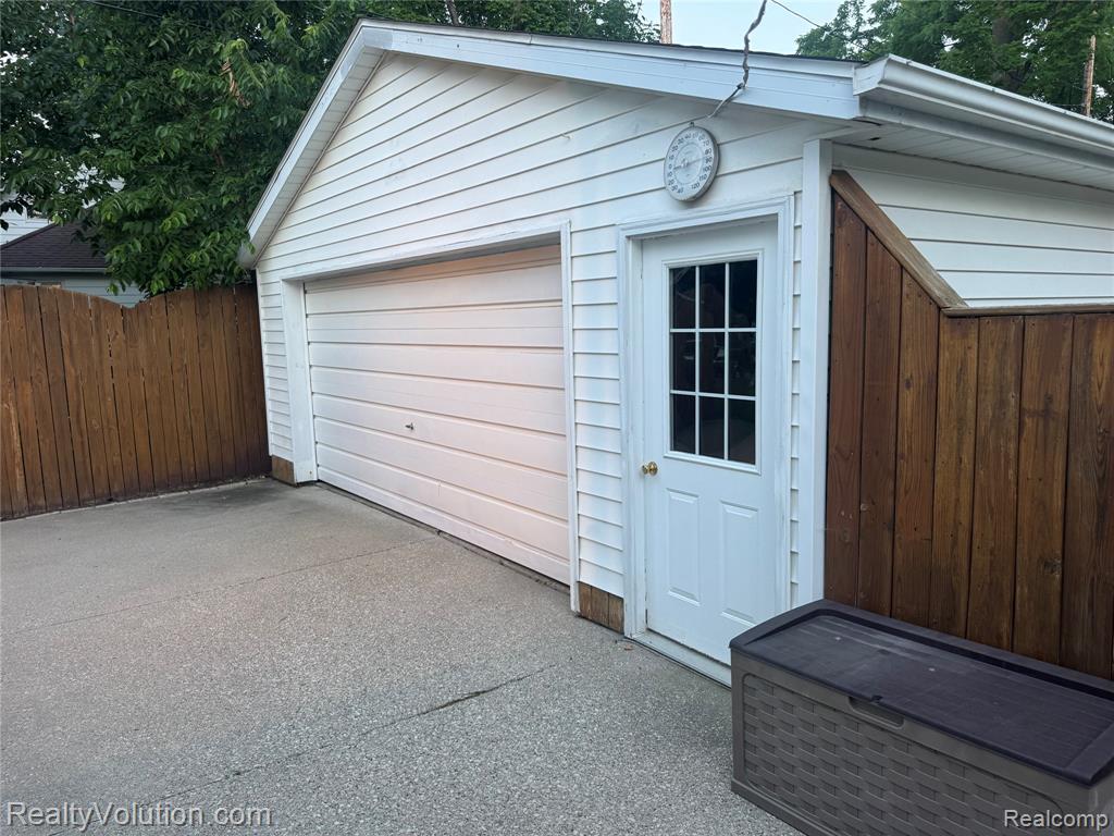 727 W Park Street, Lapeer, MI 48446 — Photo 31