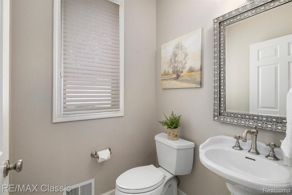 1073 WINDING WAY Court, Milford, MI 48381 — Photo 18