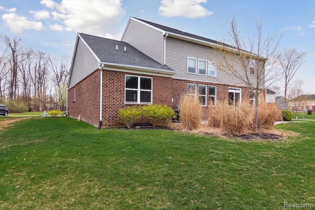 571 HUDSON Circle, South Lyon, MI 48178 — Photo 48