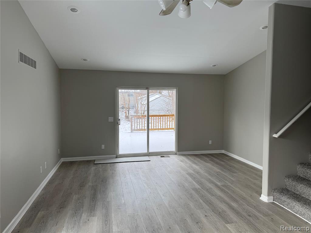 976 Ledyard Street, Waterford, MI 48328 — Photo 8