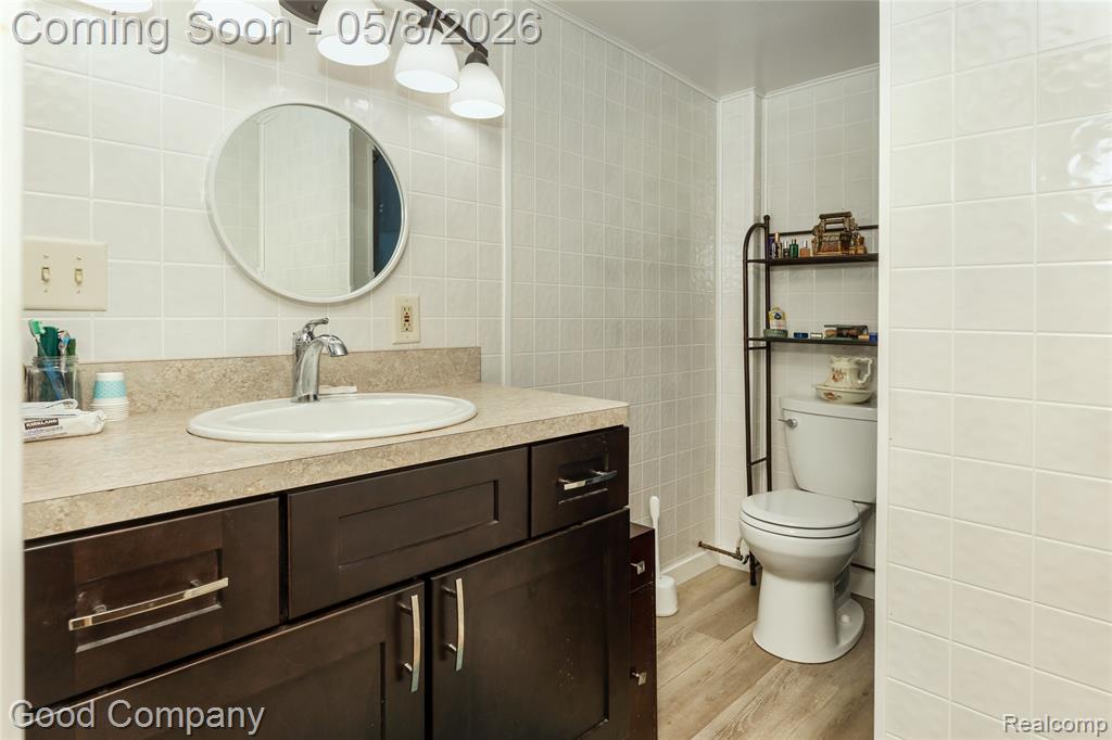 559 E Harry Avenue, Hazel Park, MI 48030 — Photo 23