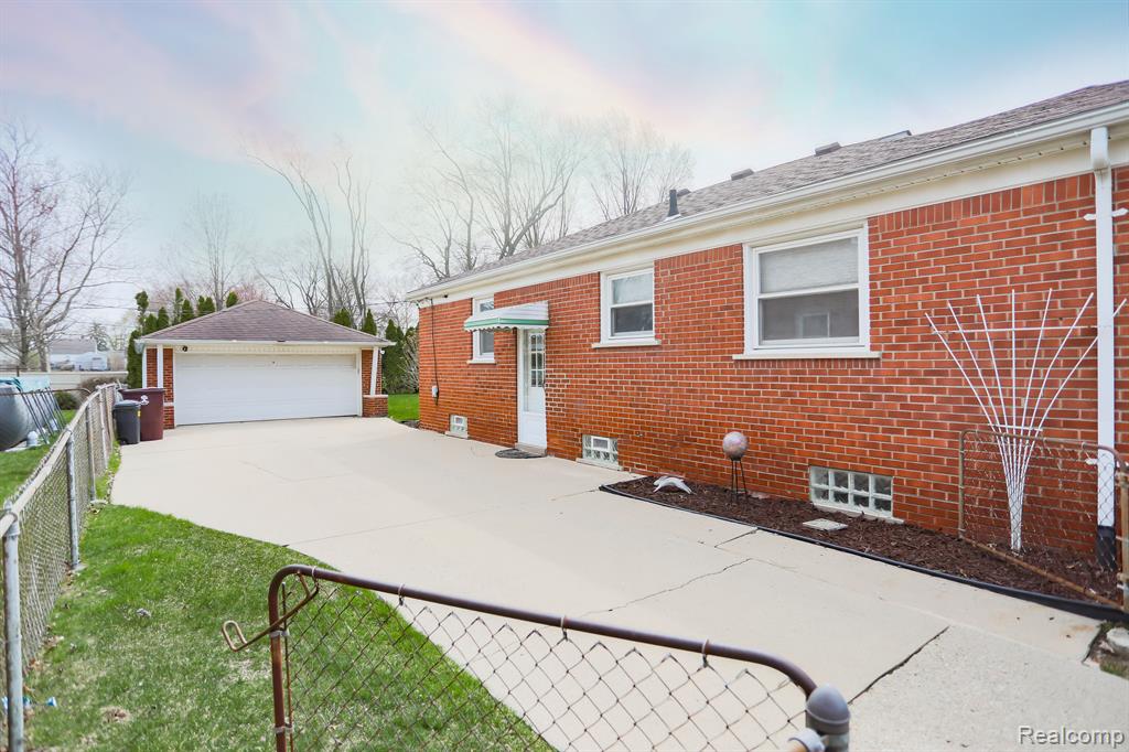 6832 Engleman, Center Line, MI 48015 — Photo 4