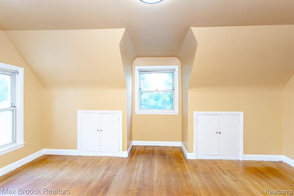 25830 Berkley Avenue, Huntington Woods, MI — Photo 28