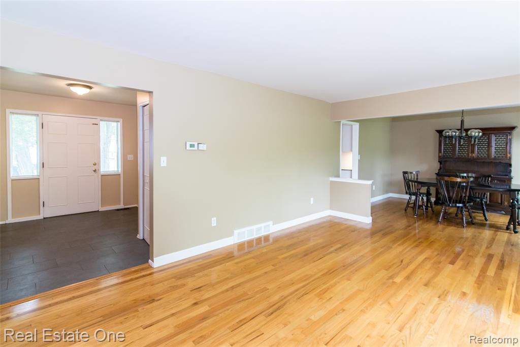 6845 Tamerlane Drive, West Bloomfield, MI — Photo 25