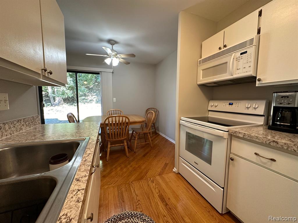 424 W ROCKWELL Street, Fenton, MI 48430 — Photo 16