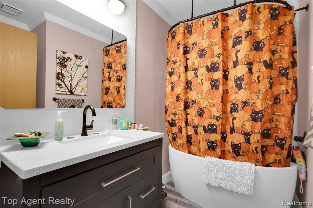 43058 W Kirkwood Drive, Clinton Twp, MI 48038 — Photo 23