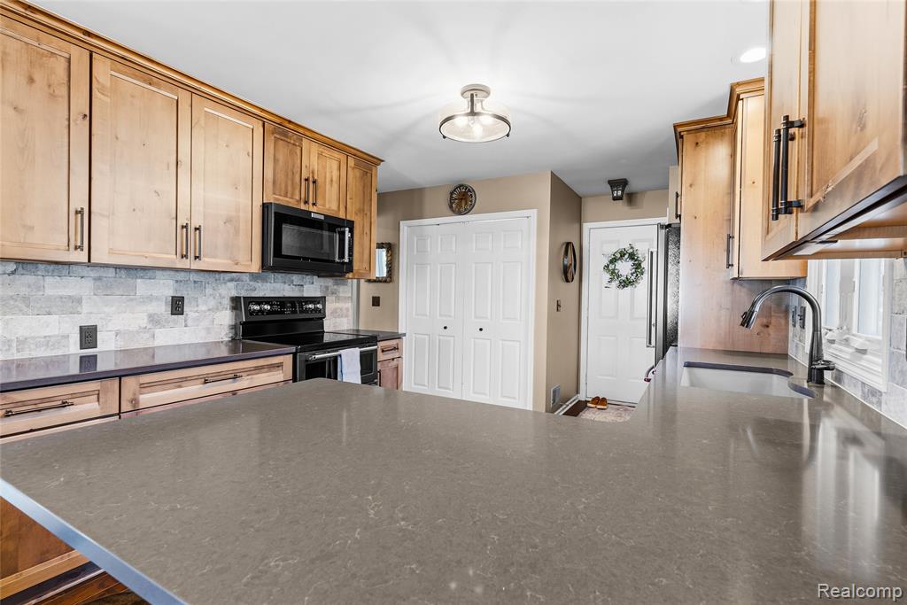 8482 Reid Road, Swartz Creek, MI 48473 — Photo 17