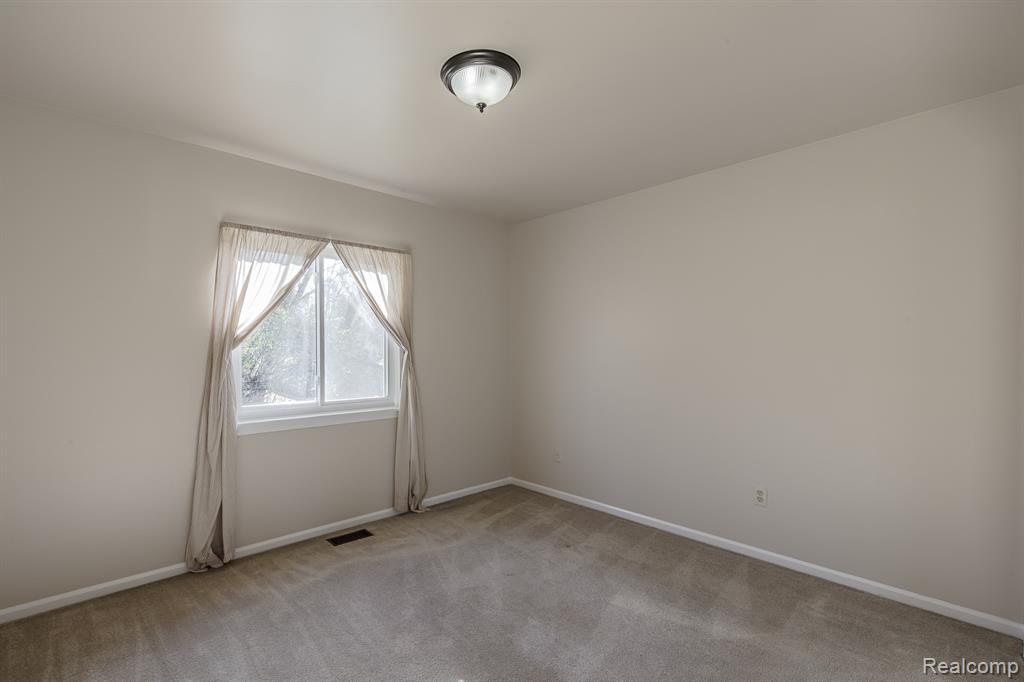 4771 Fiddle Avenue, Waterford, MI 48328 — Photo 17
