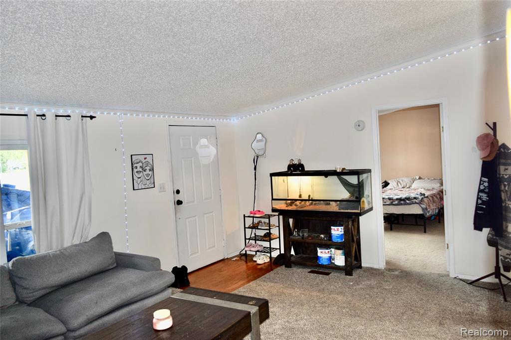 2140 S Dye Road, Flint, MI 48532 — Photo 2