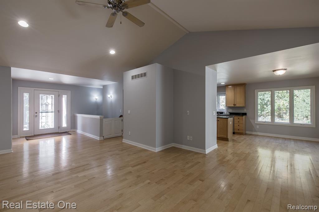 5690 White Lake Road, Clarkston, MI — Photo 14