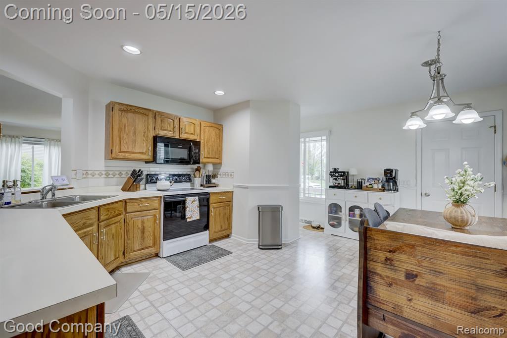 2370 Lansbury Drive, Waterford, MI 48329 — Photo 16