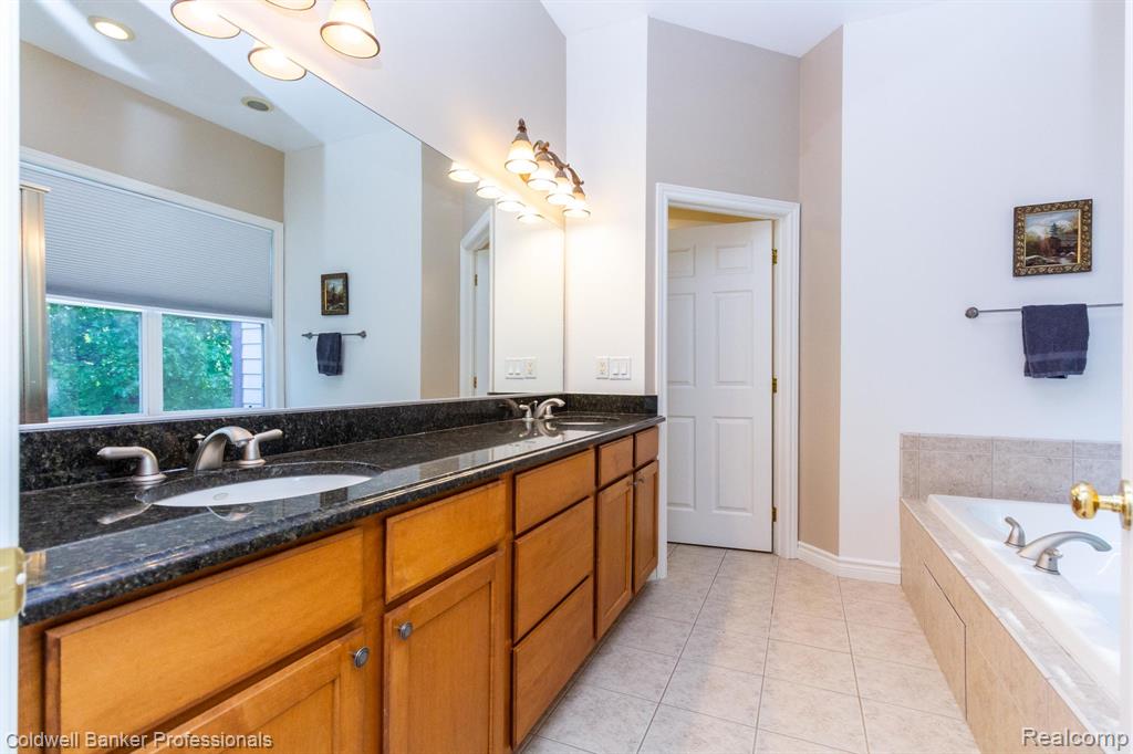 15317 Oak Hollow Drive, Holly, MI 48442 — Photo 26