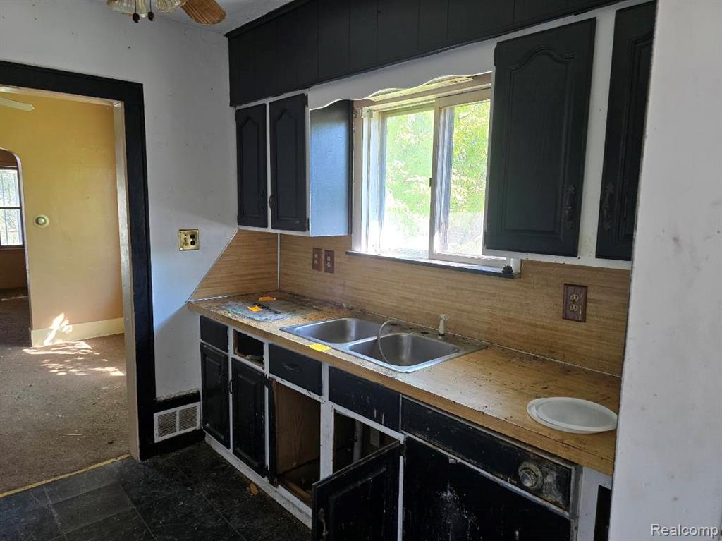 946 E Bundy Avenue, Flint, MI 48505 — Photo 4