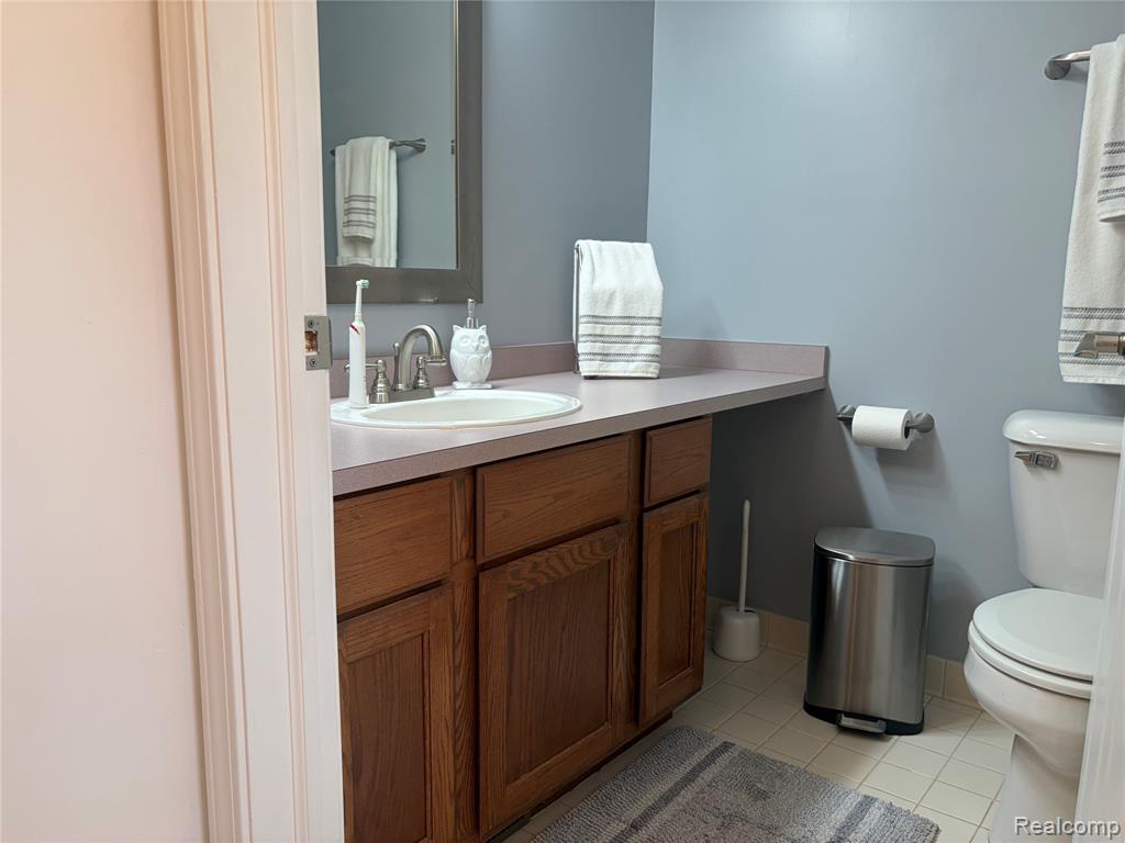 490 Cove View Drive, Waterford, MI 48327 — Photo 32