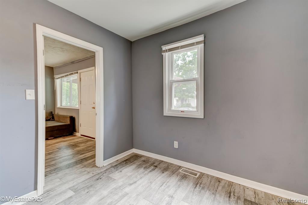 925 MADISON Street, Ypsilanti, MI 48197 — Photo 8