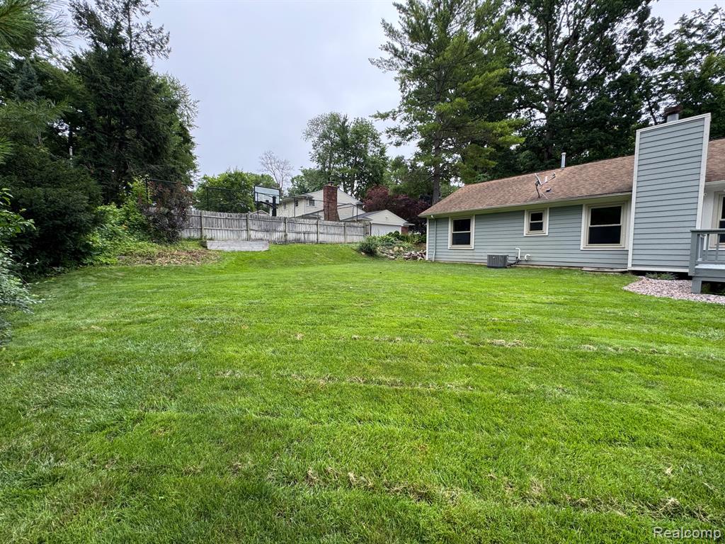 5851 Kingfisher Lane, Clarkston, MI — Photo 9