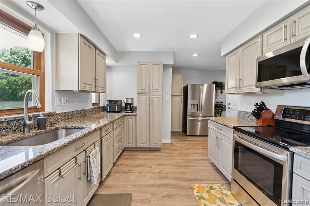 2456 N Tipsico Lake Road, Hartland, MI 48353 — Photo 4