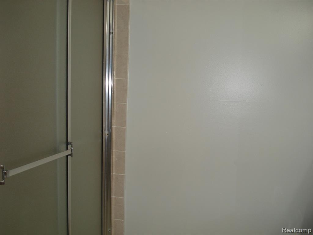 1924 FLAGSTONE Circle, Rochester, MI 48307 — Photo 15