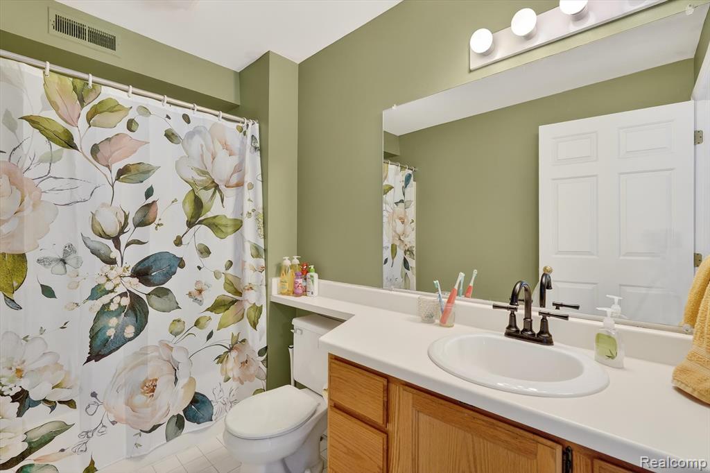 613 Curzon Court, 203, Howell, MI 48843 — Photo 21