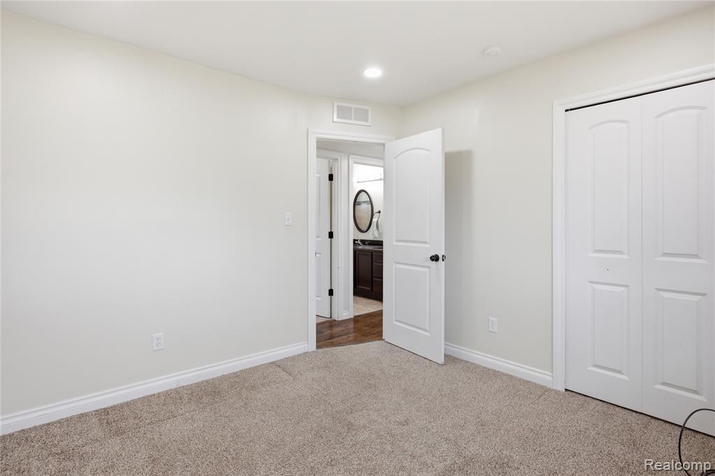 891 E Harwood Avenue, Madison Heights, MI 48071 — Photo 9
