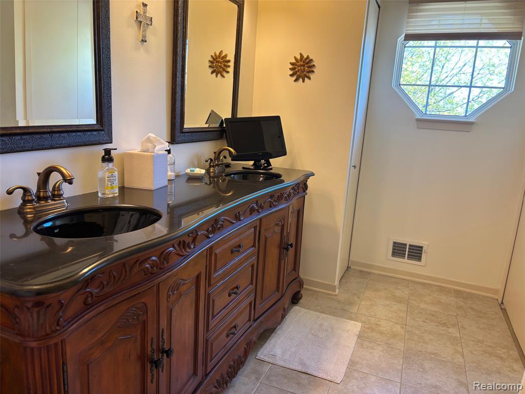 41532 Belden Circle, Novi, MI 48377 — Photo 12
