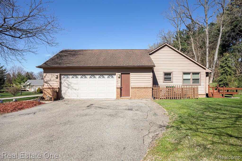 4453 RACEWOOD Drive, Commerce Twp, MI 48382 — Photo 24