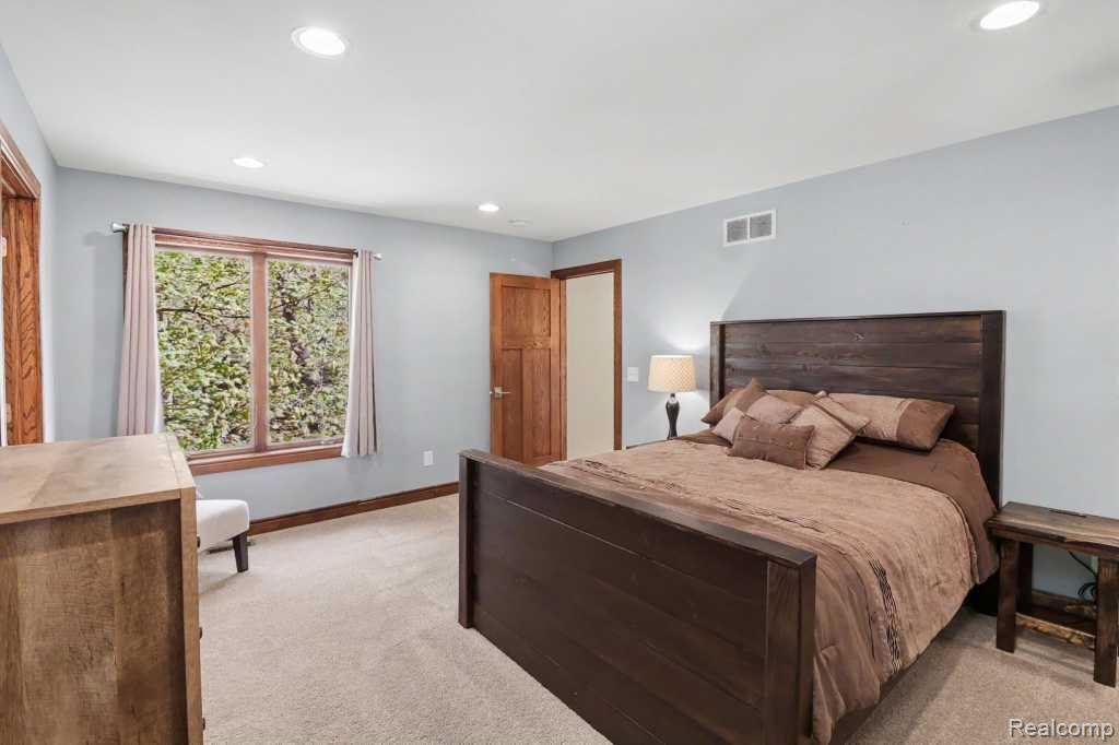 10429 9 Mile Road, Whitmore Lake, MI 48189 — Photo 13