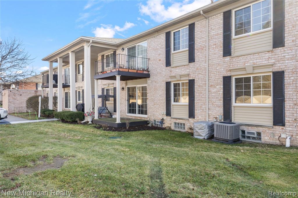 6103 Orchard Lake Road, 201, West Bloomfield, MI — Photo 2